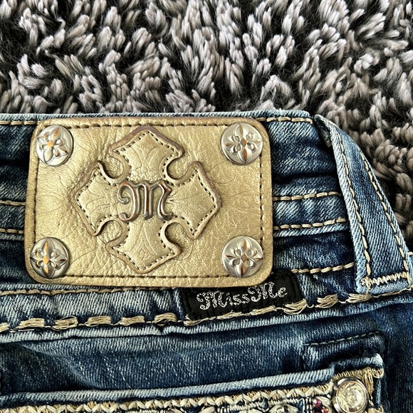 Mid-Rise Boot Cut Jeans - Picture 7 of 10